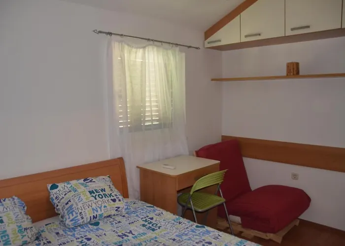 Apartman Ananda Bol - 2 Bedrooms, 7 Beds